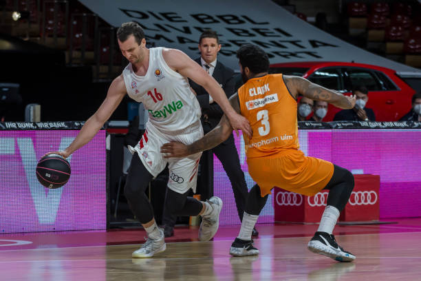 依旧选择续 依旧选择续