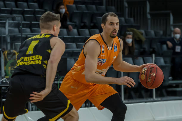 而富有力量 而富有力量